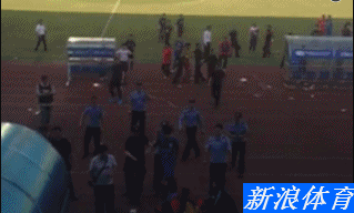 1462961906535257.gif 中国足球版奥本山!武汉宏兴与江苏苏宁赛后爆发冲突