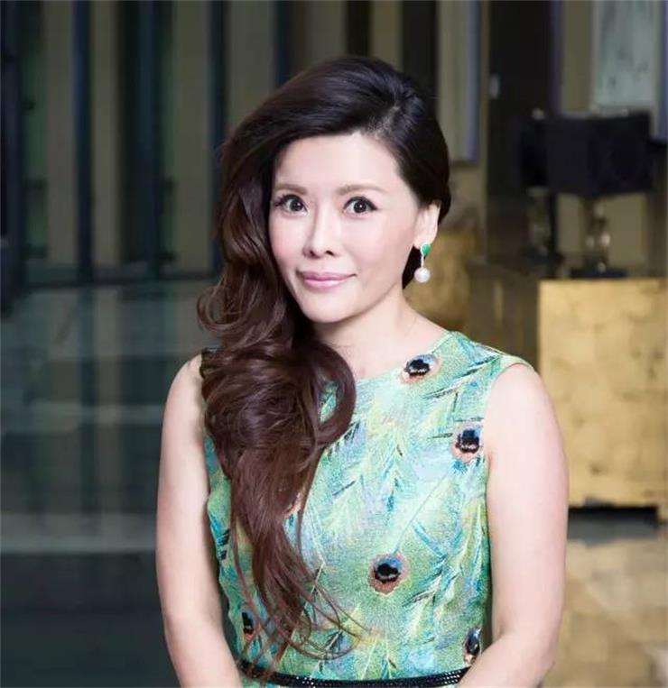 粉红领导力，来看看体育商业世界中的这20位女性 
