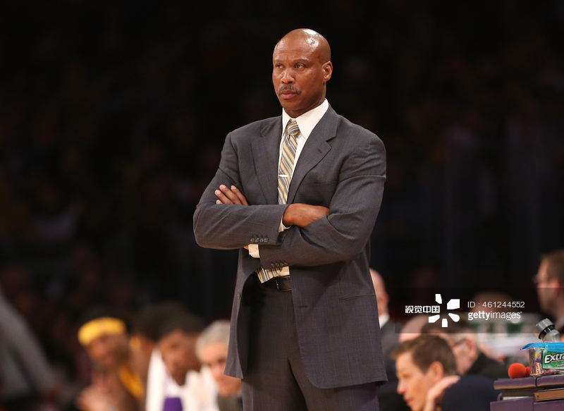 雅虎Woj：湖人主帅斯科特下课 